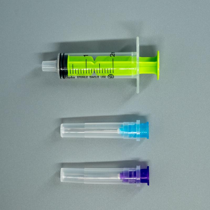 Шприц ін'єкційний Blade 2-х компонентний одноразовий стерильний 2 ml Luer Slip з двома голками, 24G (0,55х25 mm) та 23G (0,6х32 mm)